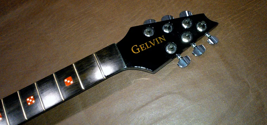 Gelvin headstock and real dice fretboard inlays on Andrew Dice Clay’s guitar